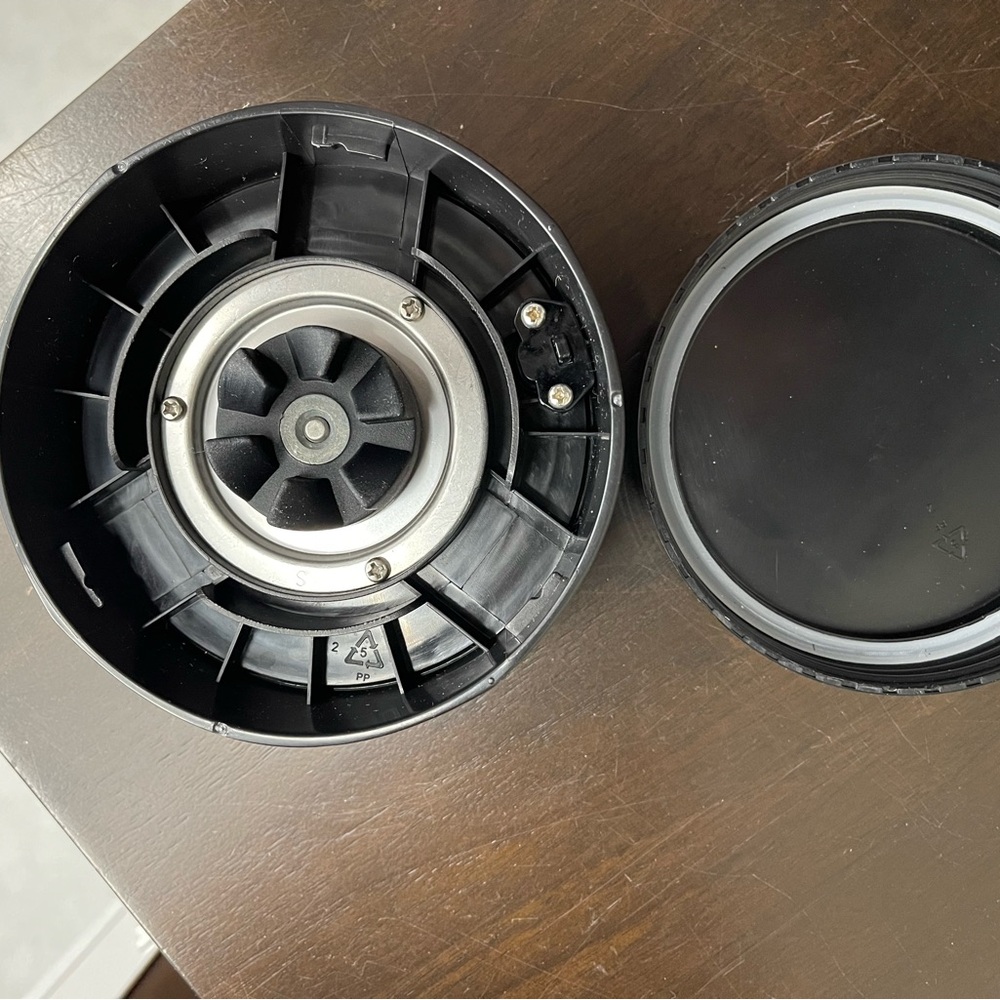 Nutri Bullet top and metal spinner replacement. New!!
